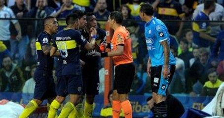 Tevez, Hakemin Kız Kardeşine Laf Edince Oyundan Atıldı