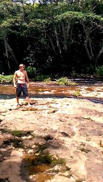 Il se fait punir d'avoir sauté d'une falaise à 52 mètres de hauteur !!