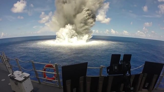 Navire de guerre VS engin explosif de 4,5 tonnes