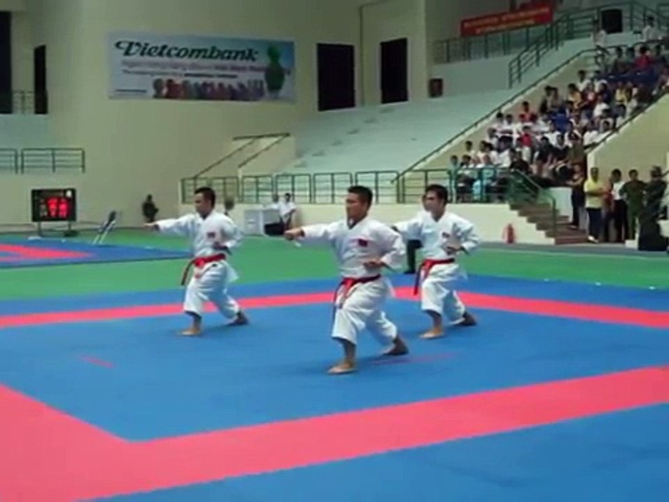 karatedo vietnam police men team kata  Unsu bunkai in Vietnam games.MOV-n01kfiZECs0