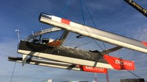 Le trimaran Idec de Joyon remis à l'eau