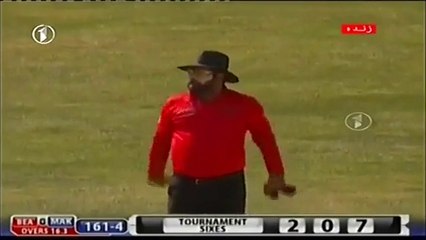 Kamran Akmal six and out against Mohammad Asif