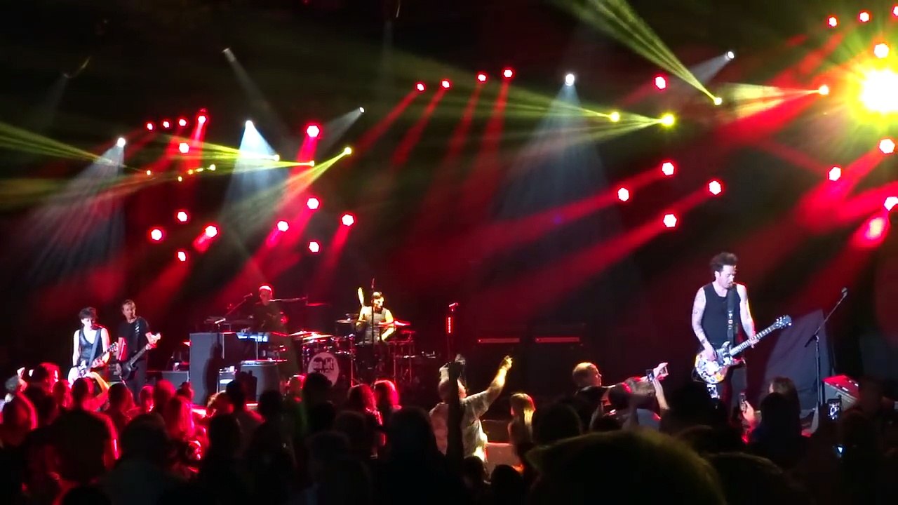 Joan Jett - Crimson and Clover