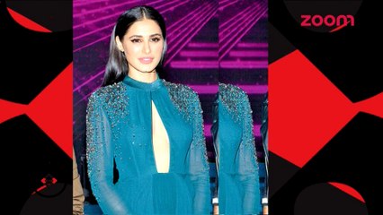 Nargis Fakhri's Dress Too Revealing For A Family Show - Bollywood News-#TMT