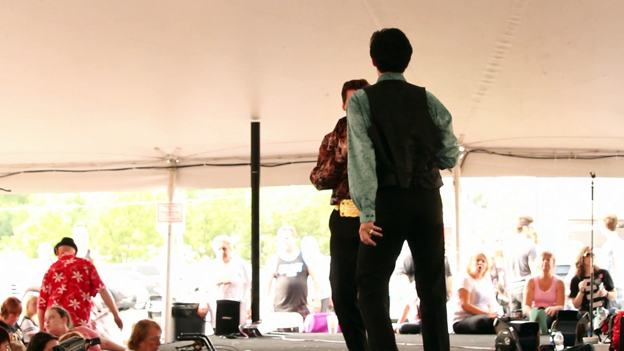 Taylor Rodriguez & Austin Irby sing 'Suspicious Minds' Elvis Week 2016