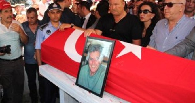 Tarık Akan'ın Herkesten Sakladığı Sırrı Canlı Yayında Ortaya Çıktı