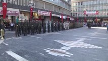 Gaziler Günü Dolayısıyla Ulus'taki Atatürk Heykeli Önünde Tören Düzenlendi
