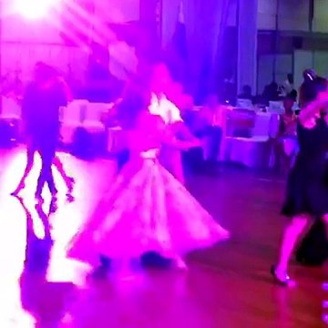 Khánh Thi khiêu vũ cùng tình cũ Chí Anh trong tiệc cưới Chí Anh - Khánh Linh