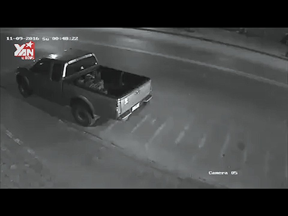 Thái Lan: cú đụng xe khủng khiếp của 2 người chạy xe với "tốc độ bàn thờ"