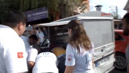 Sakarya Otomobilin Çarptığı Seyyar Satıcı Yaralandı