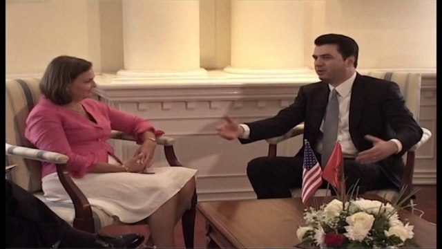 VICTORIA NULAND MBERRIN NE TIRANE PER TE ZGJIDHUR NGERÇIN E REFORMES NE DREJTESI LAJM