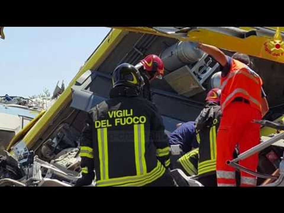 Itali, përplasen dy trena; 20 të vdekur e 35 të plagosur - Top Channel Albania - News - Lajme