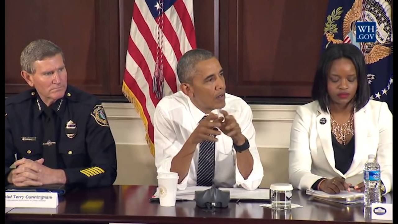 OBAMA TAKON FAMILJARET E VIKTIMAVE TE POLICISE, KERKON BASHKEJETESE PAQESORE LAJM