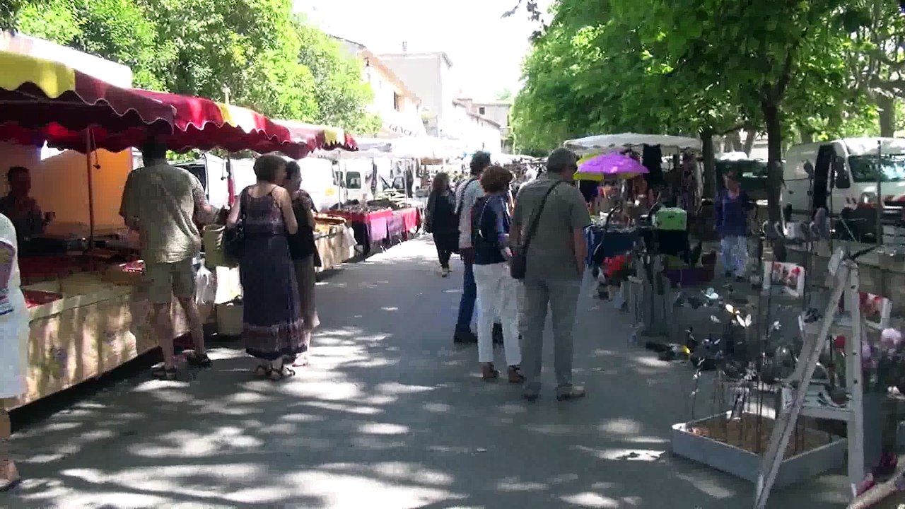 Barjac jour de marché