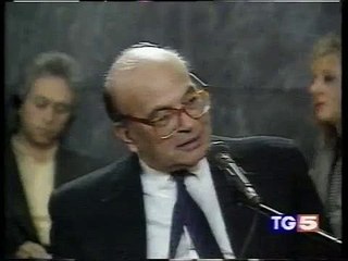 Craxi accusa Napolitano di aver taciuto sul finanziamento illegale del PCI