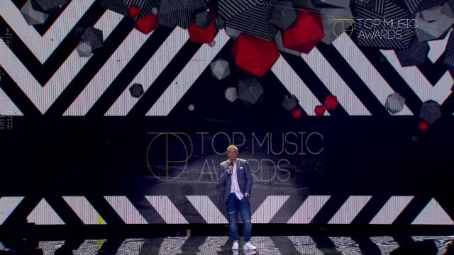Top Music Awards 2016, Sokol Balla prezanton Alban Skenderaj