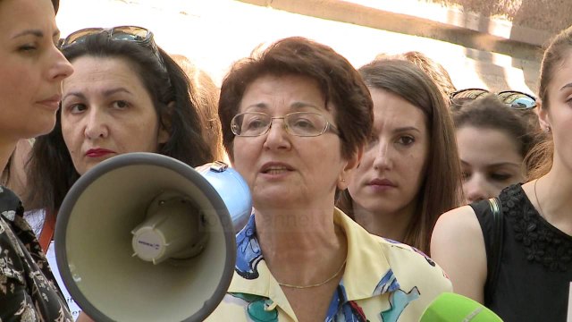 Shoqëria civile, pro reformës. Protestë dhe apel deputetëve - Top Channel Albania - News - Lajme