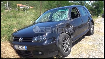Ora News - Motoçikleta përplaset me makinën, një i vdekur, dy të plagosur