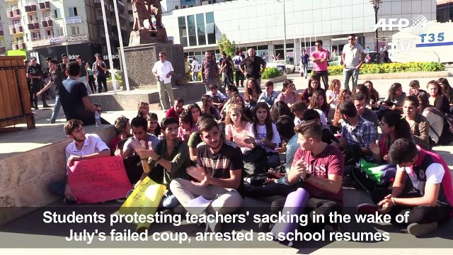 Turkish students protest against post-coup teacher purge