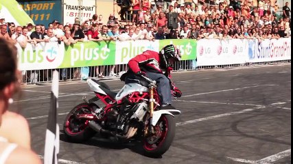 Vous connaissez le stun ? C'est ca ... et c'est impressionnant !