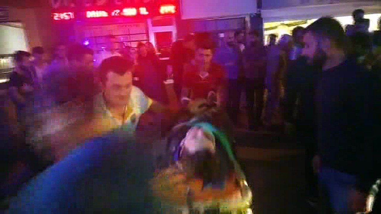 Motosiklet Erdemir caddesinde kamyonetle çarpıştı