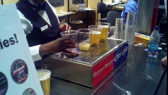 Cette machine qui remplit des bières par le bas est révolutionnaire !
