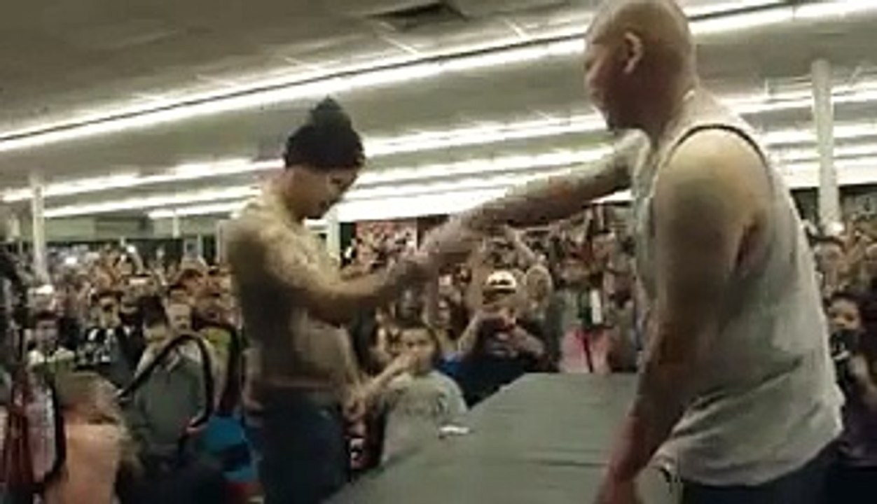 Concours de claques bien violent - 2016