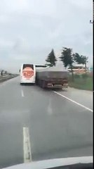 Metro Otobüs Kaptanının Trafikte Katiam Yaptığı O Anlar! METROYU PROTESTO EDİYORUZ!