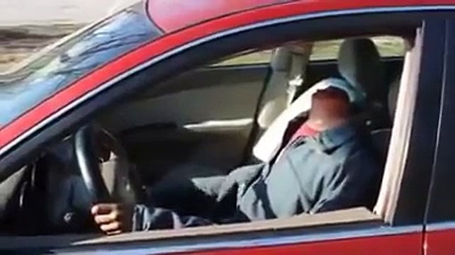 Şehiri bir birine katan başı olmayan sürücü! Böyle Şaka mı Olur Arkadaş!