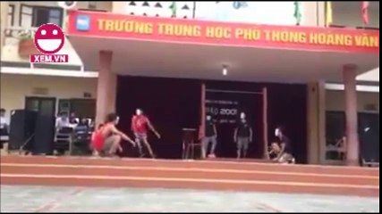 Nam Sinh trường nhà người ta