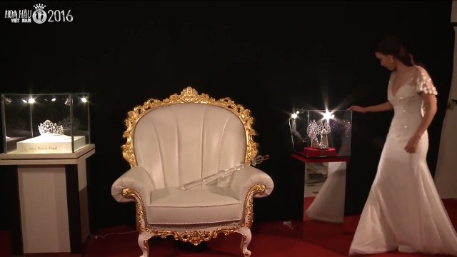 Phần dẫn chương trình gây khó hiểu của MC Ái Phương tại HHVN 2016