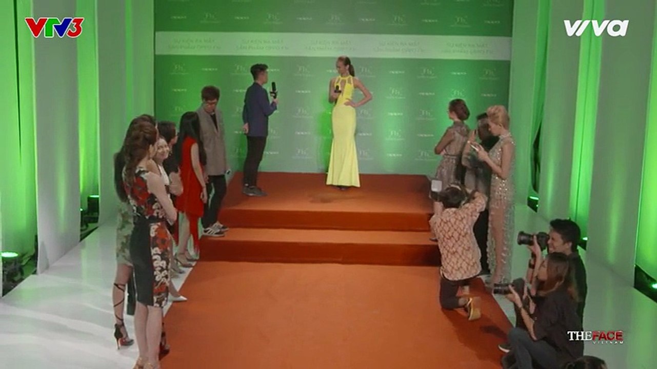 Mai Ngô khóc nức nở, đứng không vững vì liên tiếp bị giám khảo 'bóc mẽ' lỗi lầm trong quá khứ