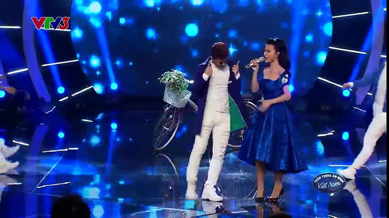 Đông Nhi xinh đẹp và tỏa sáng với hit "Love Like You" trên sân khấu 'Vietnam Idol'