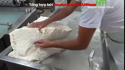 Quá trình làm ra phô mai ăn pizza thần thánh