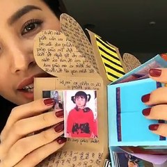 phạm hương khoe quà tặng của fan