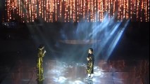 Hồ Văn Cường ngọt ngào trình diễn 'Bà Năm' cùng mẹ Phi Nhung tại show diễn đầu tiên
