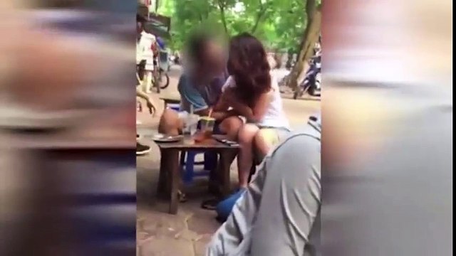 “Chết lịm” với chiêu yêu nhau giữa phố của nam thanh niên