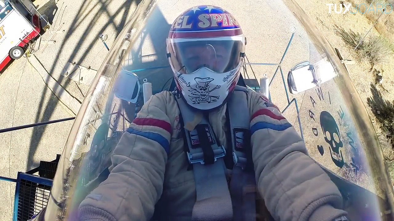 L'homme-fusée Eddie Braun vole au-dessus de Snake River