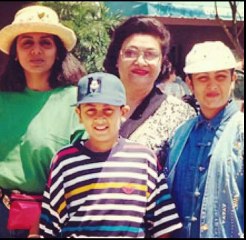 Télécharger la video: Ranbir Kapoor childhood photos | ranbir kapoor bollywood 2016