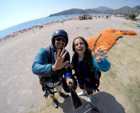 Yükseklik Korkusuna Rağmen Yamaç Paraşütü Yapan Kadının Çığlıkları Göğü İnletti