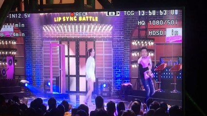 Ngọc Trinh "hát nhép" ca khúc Anh Cứ Đi Đi