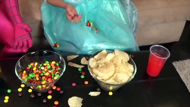 SCORPION ATTACKS SPIDERGIRL Spiderman Saves Pink SpiderGirl Frozen Elsa Anna vs Joker Superheroes 2016