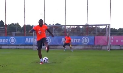 Le penalty hallucinant de Douglas Costa !