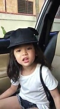 Bé gái đốn tim dân mạng với clip cover bài Anh cứ đi đi của Hari Won