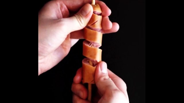 Tạm biệt khoai tây, bây giờ là thời của xúc xích lốc xoáy