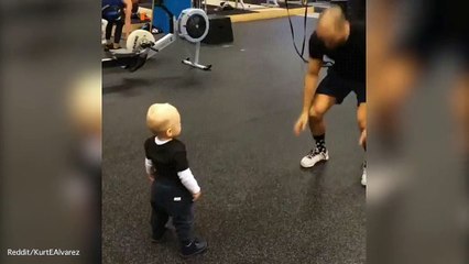 Cậu bé tập Gym gây sốt cộng đồng mạng