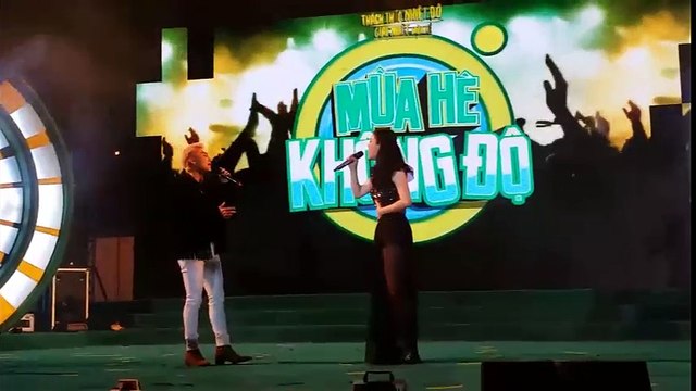 Sơn Tùng ngẫu hứng đệm beatbox cho Thu Phương hát Nắng ấm xa dần và chắc ai đó sẽ về