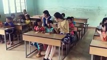Angela Phương Trinh đứng lớp dạy học