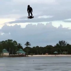 Look at this amazing gadget which makes you fly easily over water surface