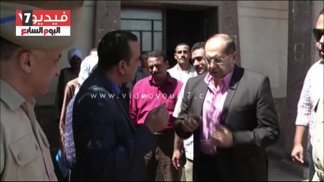 محافظ سوهاج يأمر بإنشاء مظلة أمام مركز إصدار البطاقات الشخصية